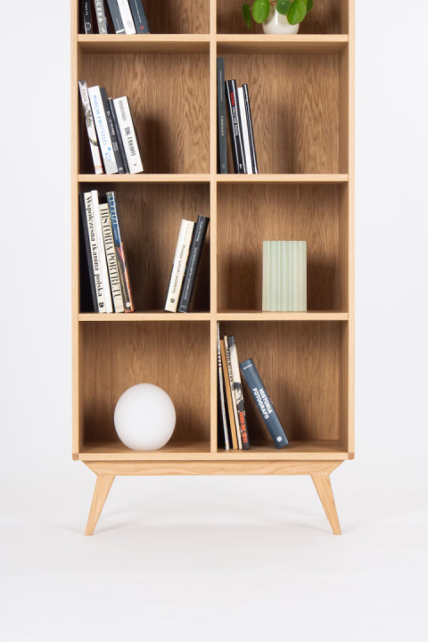 Biblioteczka w stylu skandynawskim