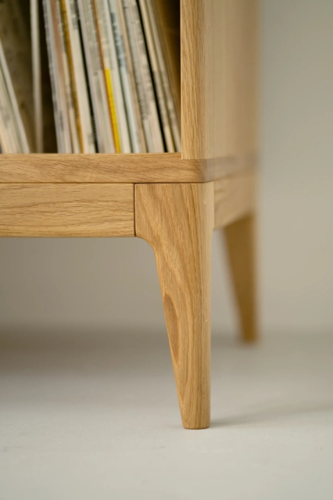 TONN 150 Turntable and Vinyl Record Cabinet – Solid Oak