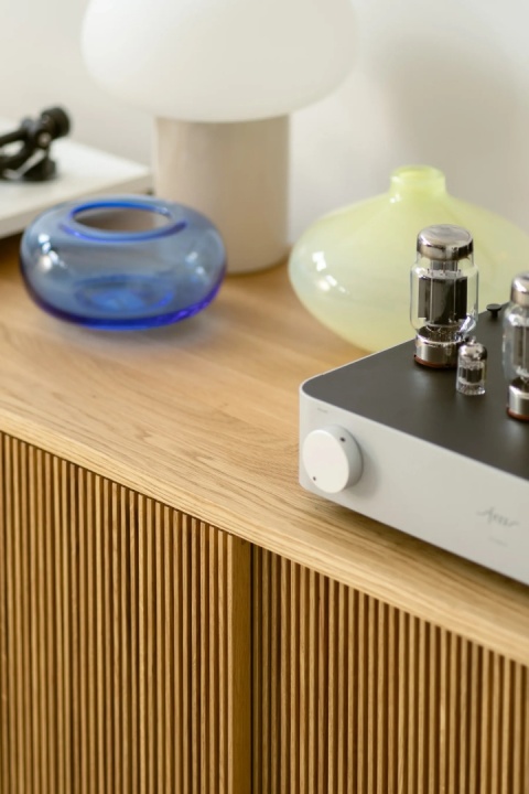 TONN 150 Turntable and Vinyl Record Cabinet – Solid Oak