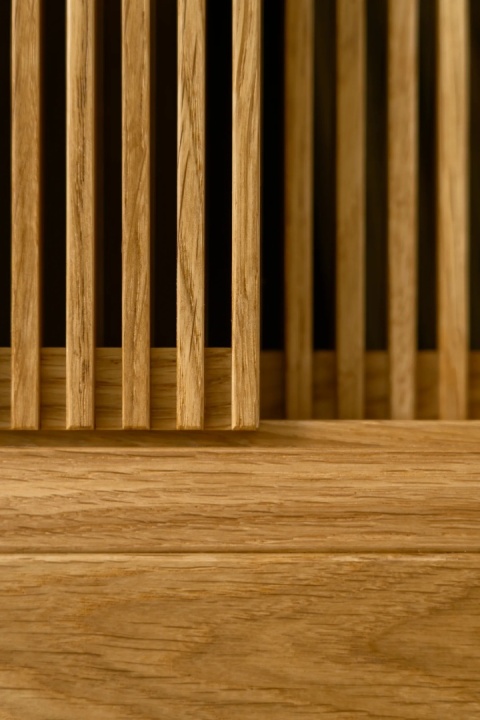 TONN 150 Turntable and Vinyl Record Cabinet – Solid Oak