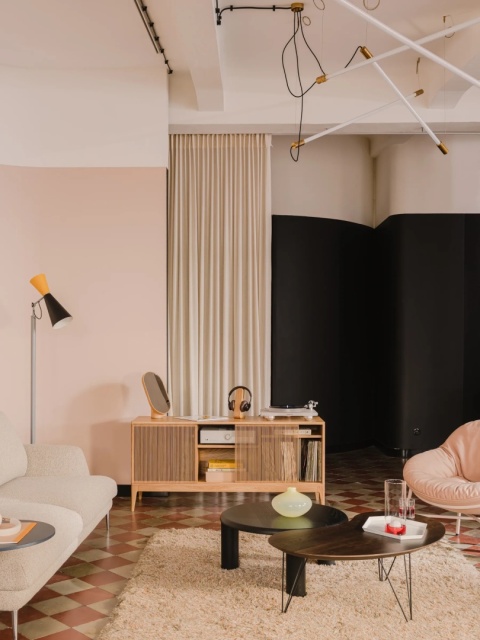 TONN 150 Turntable and Vinyl Record Cabinet – Solid Oak