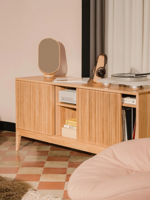 TONN 150 Turntable and Vinyl Record Cabinet – Solid Oak