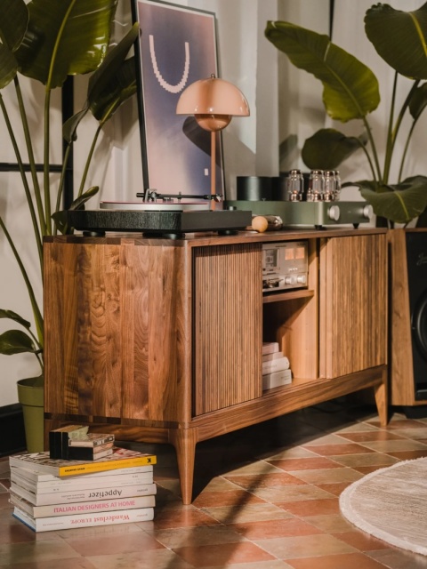 TONN 150 – Turntable & Vinyl Record Cabinet Walnut Wood