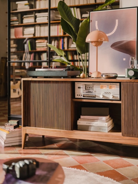 TONN 150 – Turntable & Vinyl Record Cabinet Walnut Wood