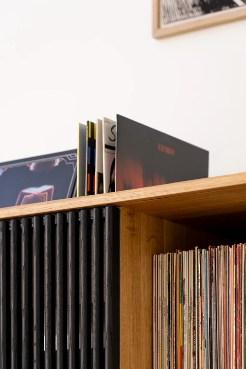 VIBE – Solid Oak Turntable & Vinyl Storage Cabinet