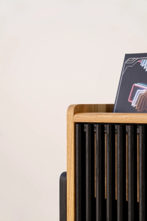 VIBE – Solid Oak Turntable & Vinyl Storage Cabinet