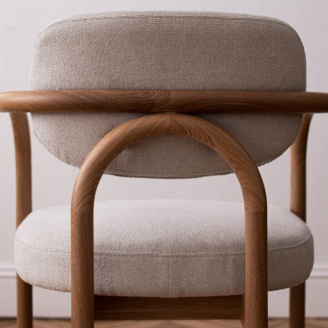 Krzesło TRISS z drewna jesionowego tapicerowane